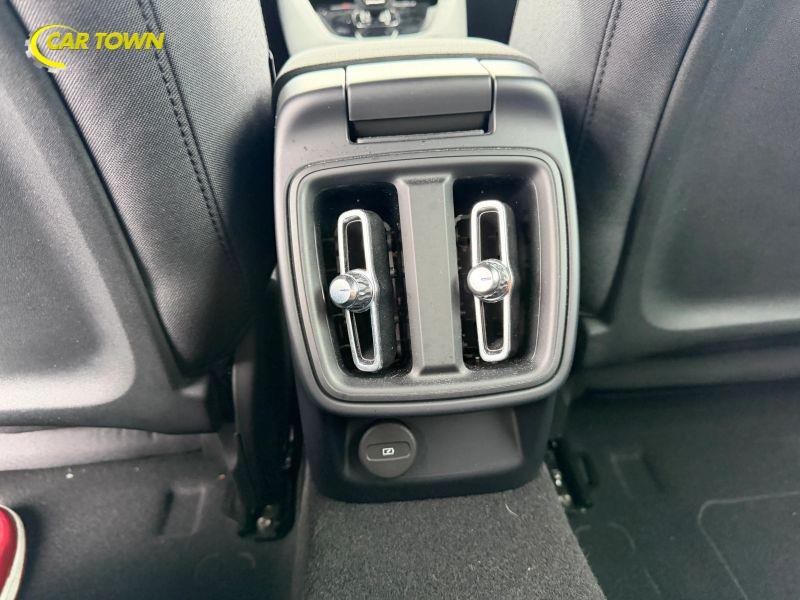 Vehicle photo 29