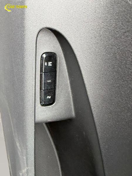 Vehicle photo 31