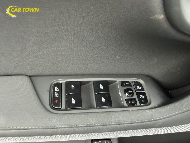 Vehicle photo 32