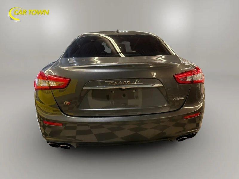 Vehicle photo 11