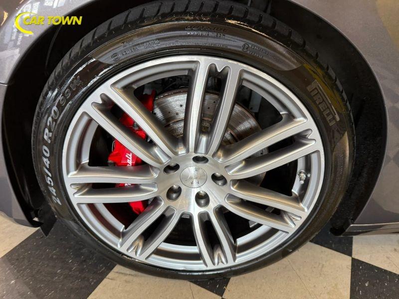 Vehicle photo 15