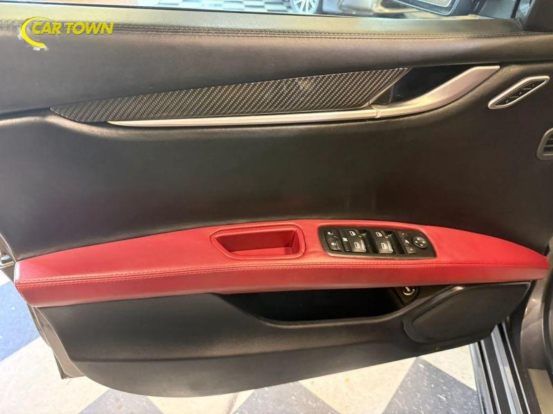 Vehicle photo 19