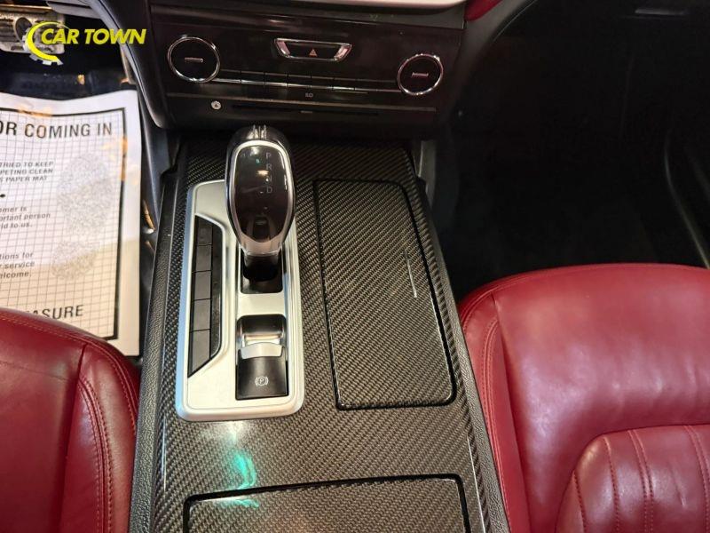 Vehicle photo 21