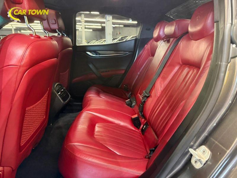 Vehicle photo 24