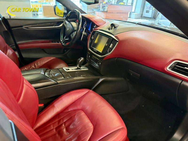 Vehicle photo 26