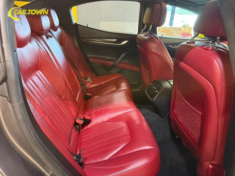Vehicle photo 30