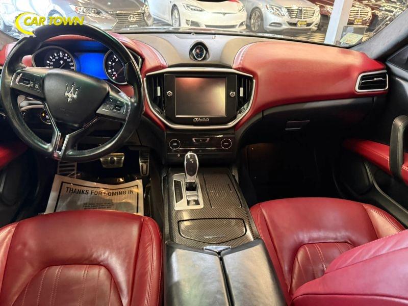 Vehicle photo 32