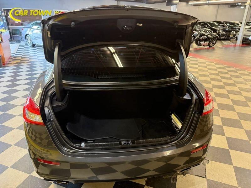 Vehicle photo 35