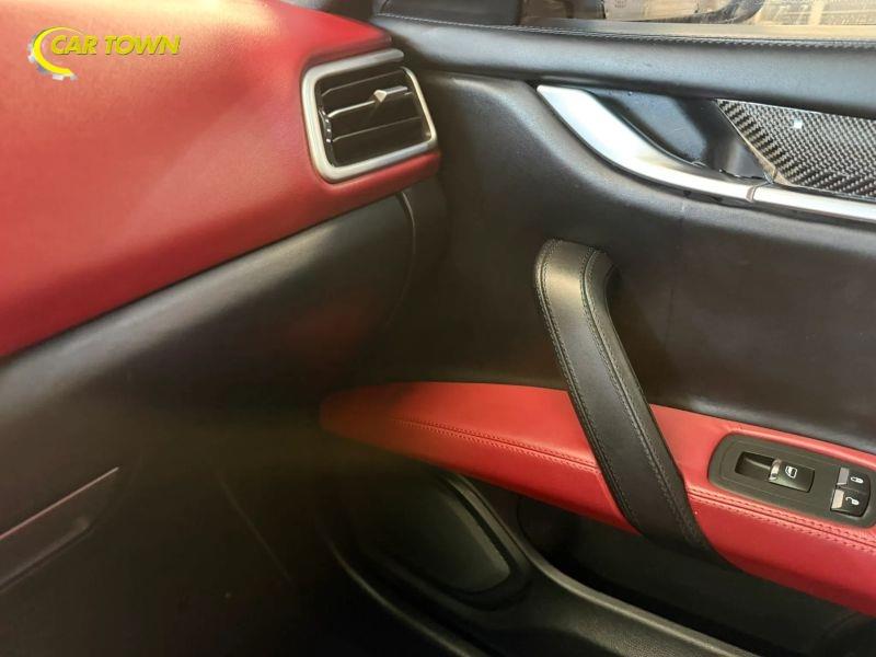 Vehicle photo 41