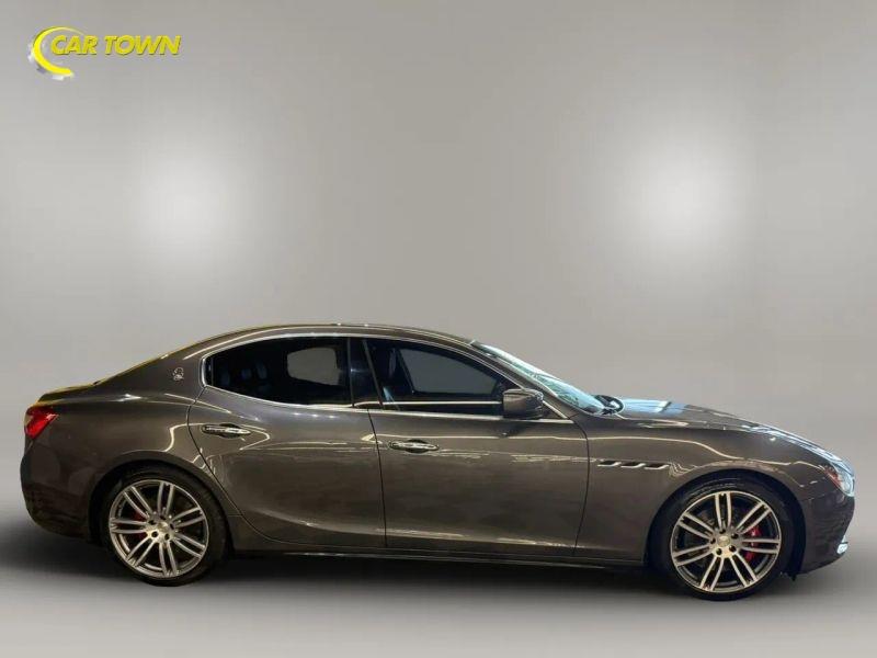 Vehicle photo 7