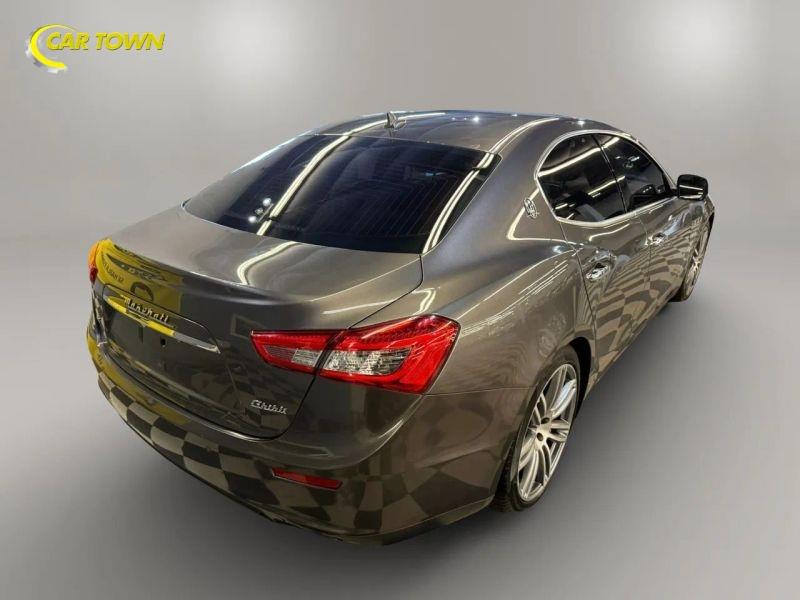 Vehicle photo 8