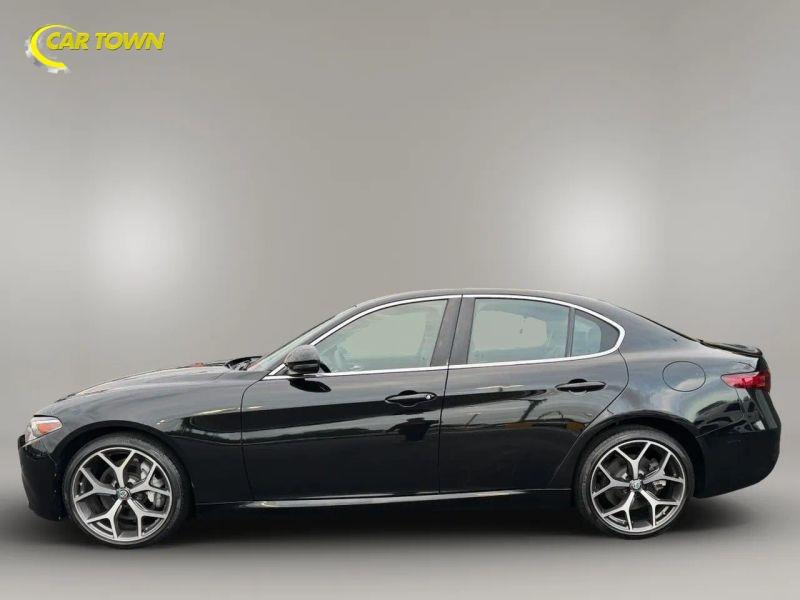 Vehicle photo 14