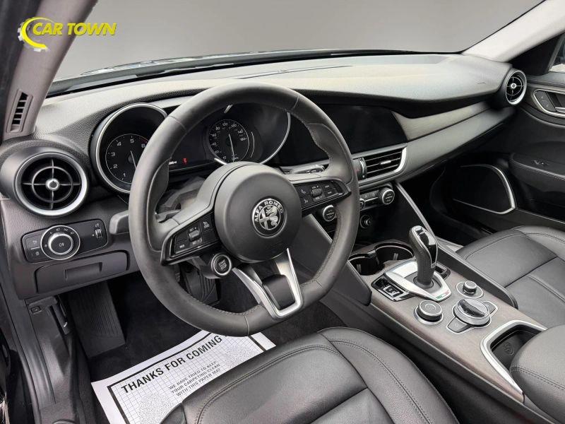 Vehicle photo 15