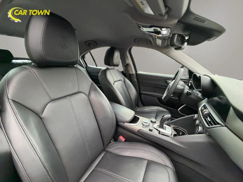 Vehicle photo 19