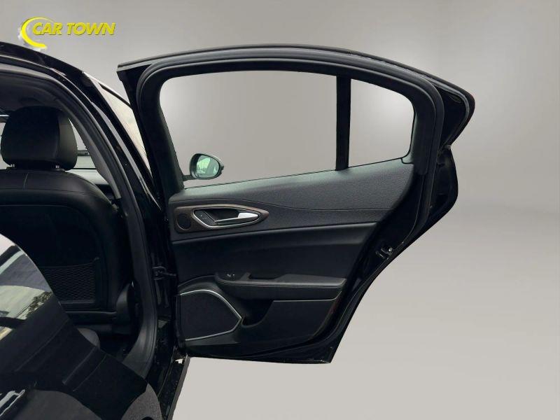Vehicle photo 21
