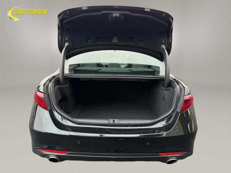 Vehicle photo 24