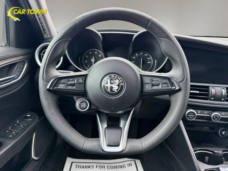 Vehicle photo 25