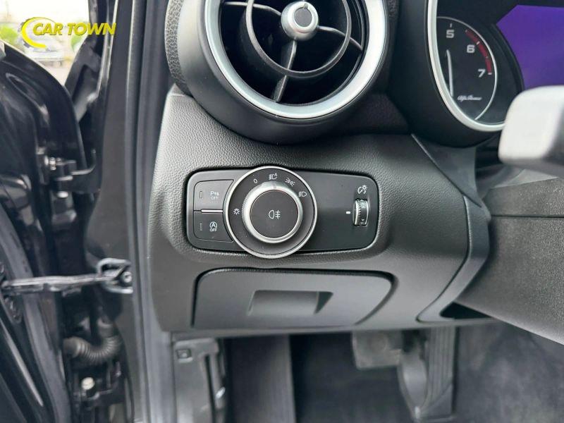 Vehicle photo 27