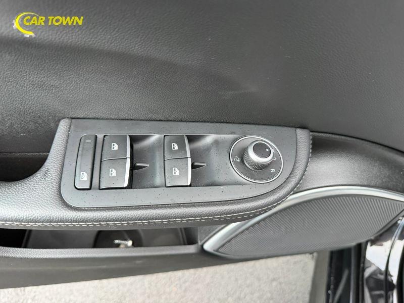 Vehicle photo 28