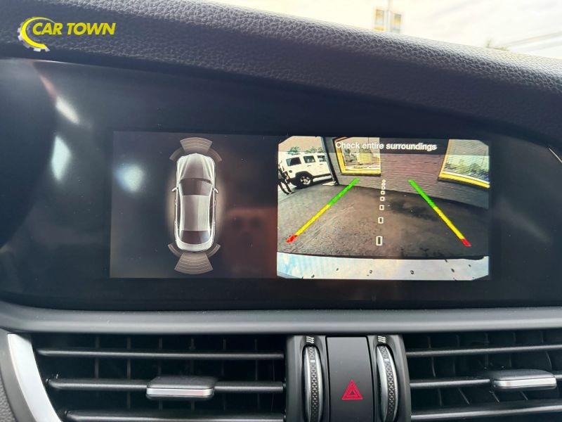 Vehicle photo 30
