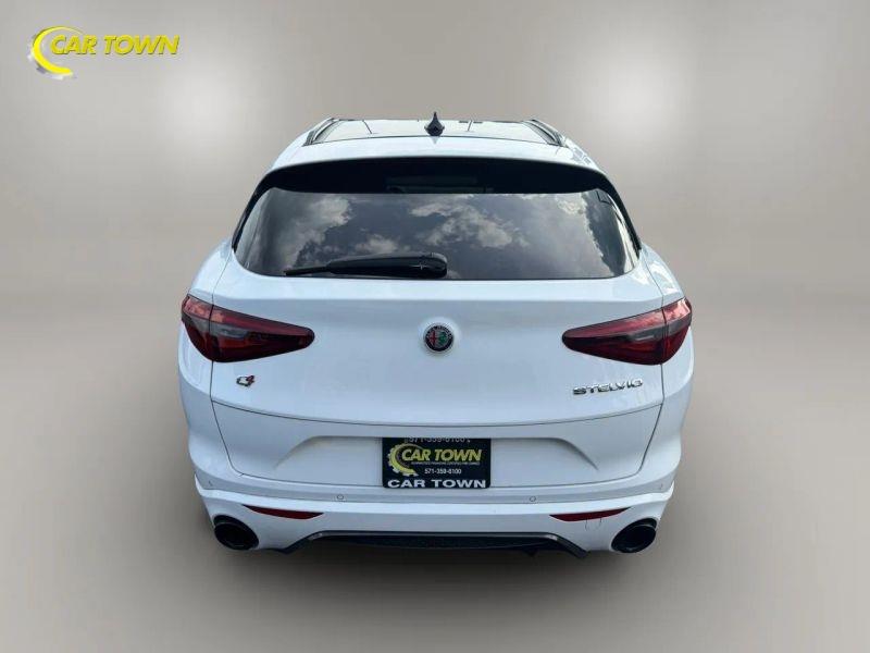 Vehicle photo 10