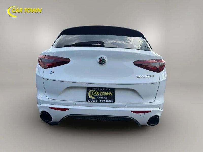 Vehicle photo 11