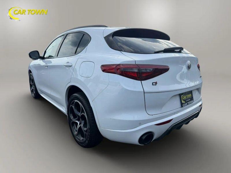 Vehicle photo 13