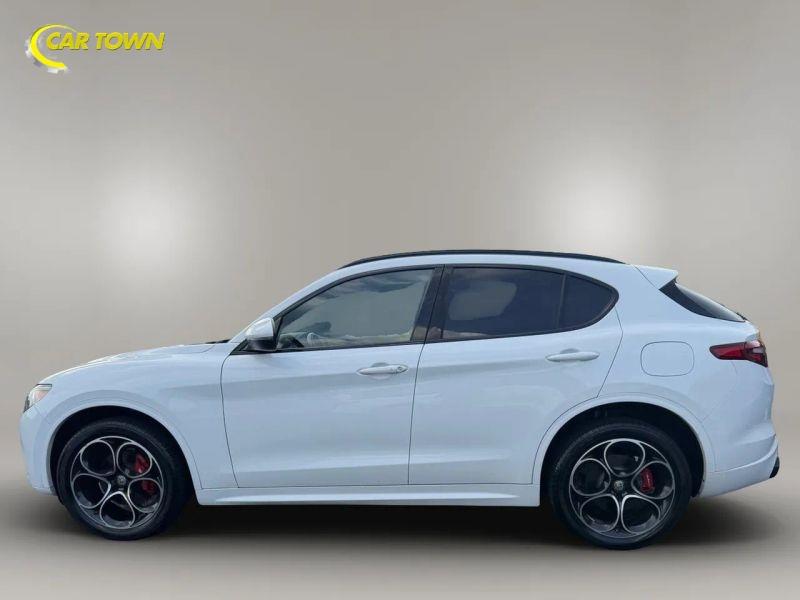 Vehicle photo 14