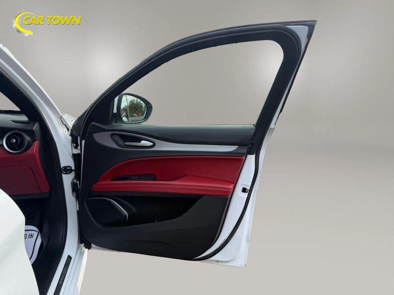 Vehicle photo 21