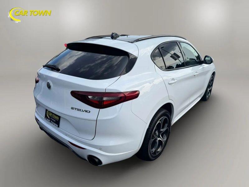 Vehicle photo 8