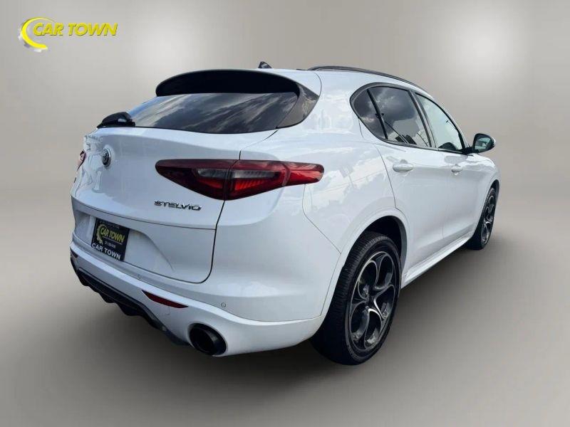 Vehicle photo 9