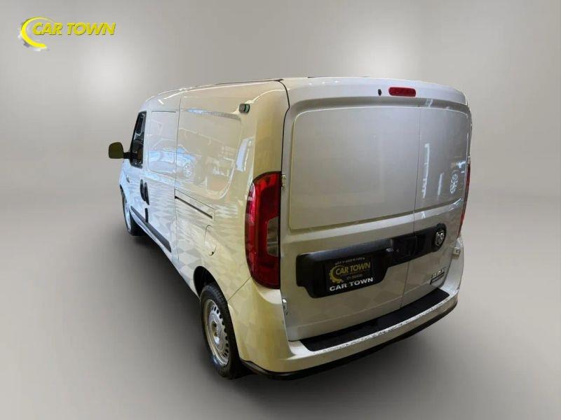 Vehicle photo 12