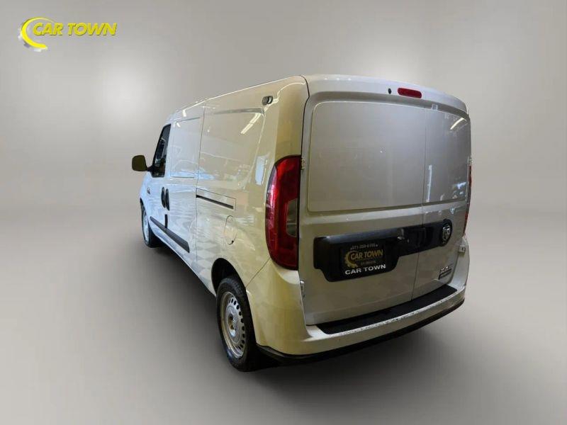 Vehicle photo 13
