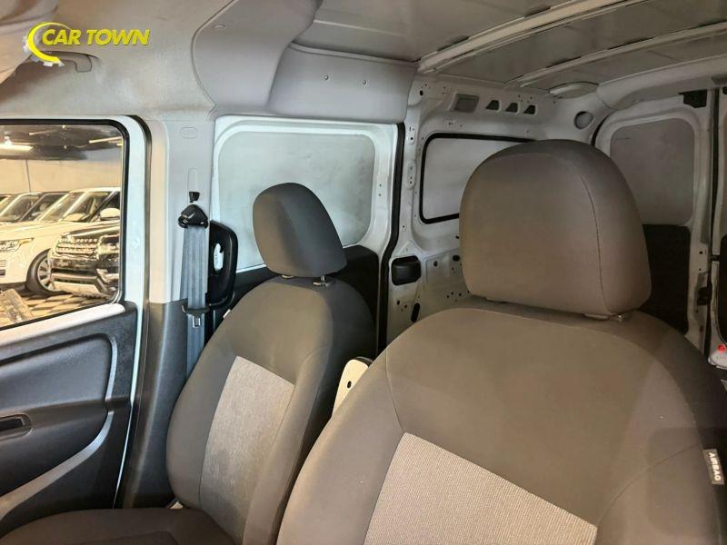 Vehicle photo 17