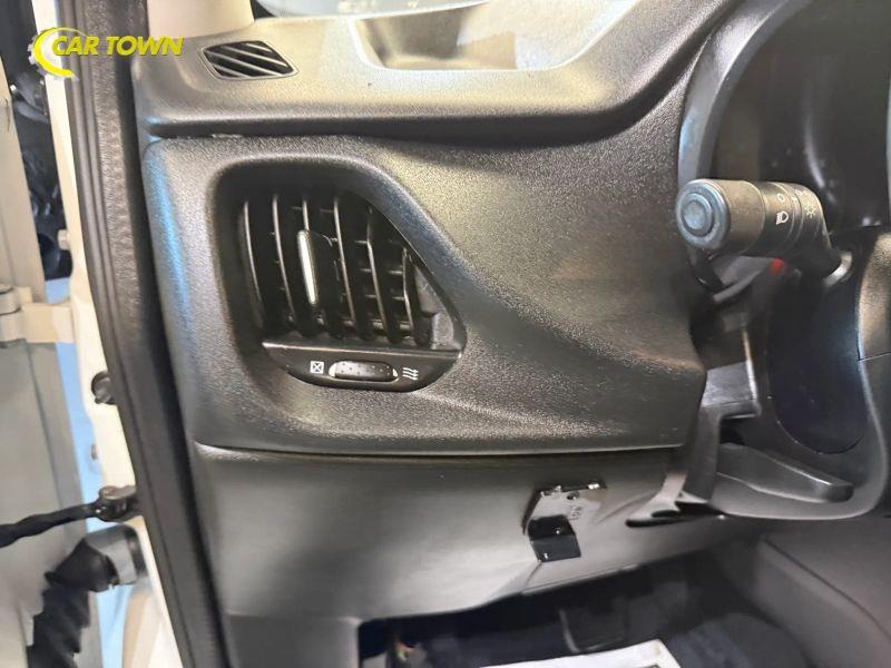Vehicle photo 19