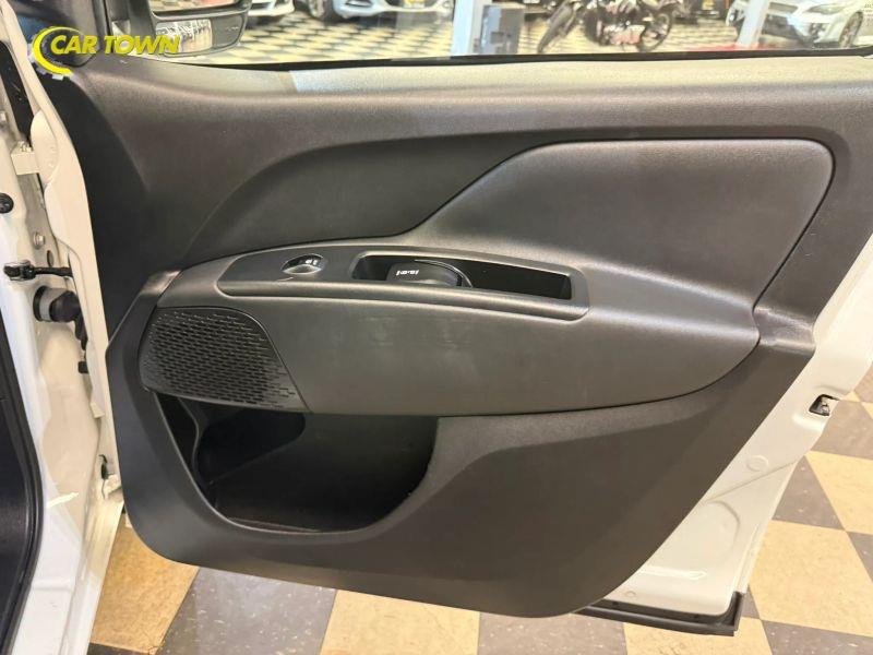 Vehicle photo 25