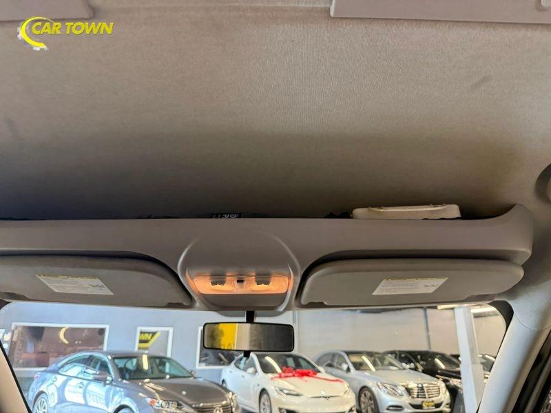 Vehicle photo 27