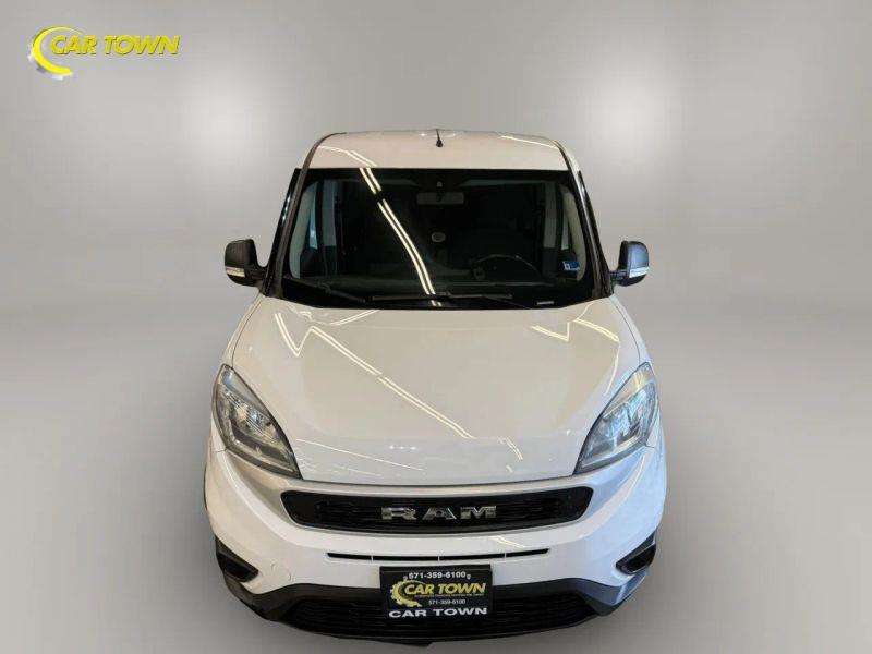 Vehicle photo 3
