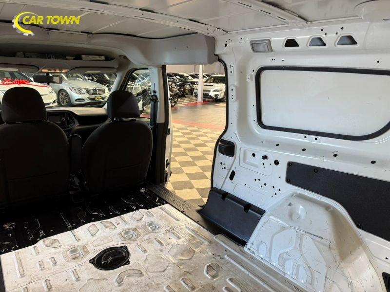 Vehicle photo 32