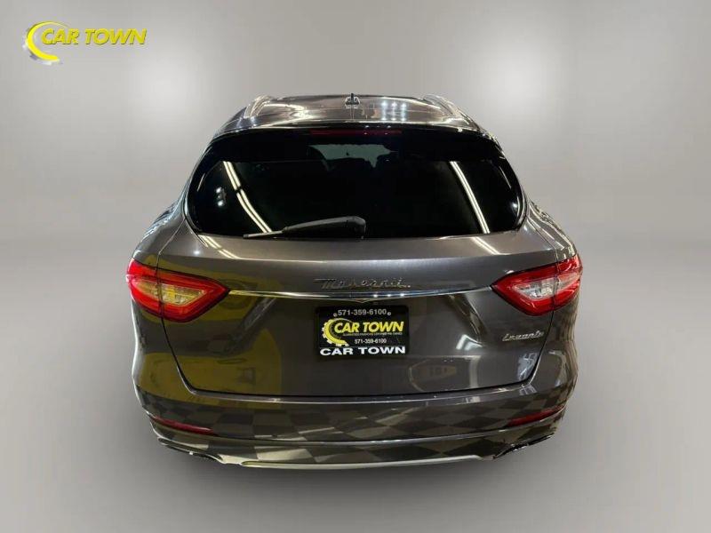 Vehicle photo 10