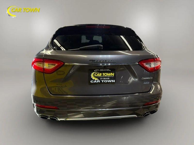 Vehicle photo 11