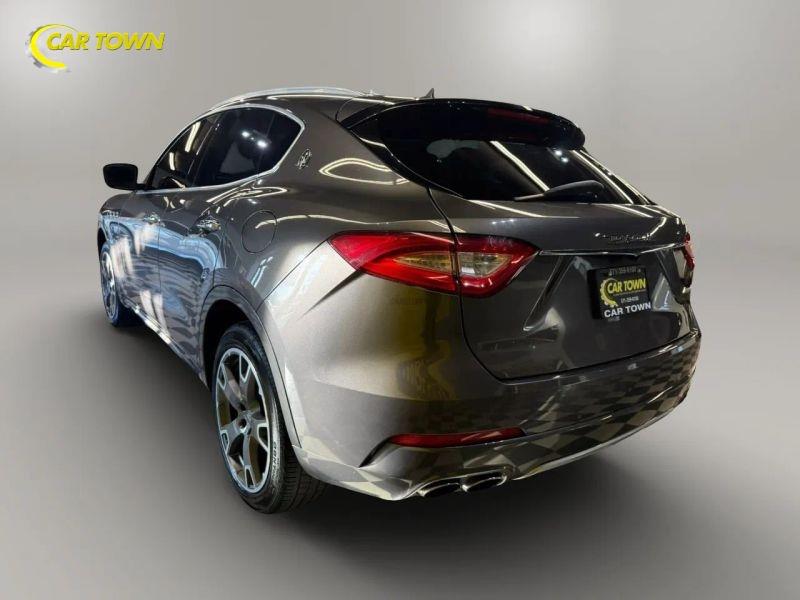 Vehicle photo 13