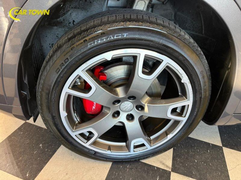 Vehicle photo 15