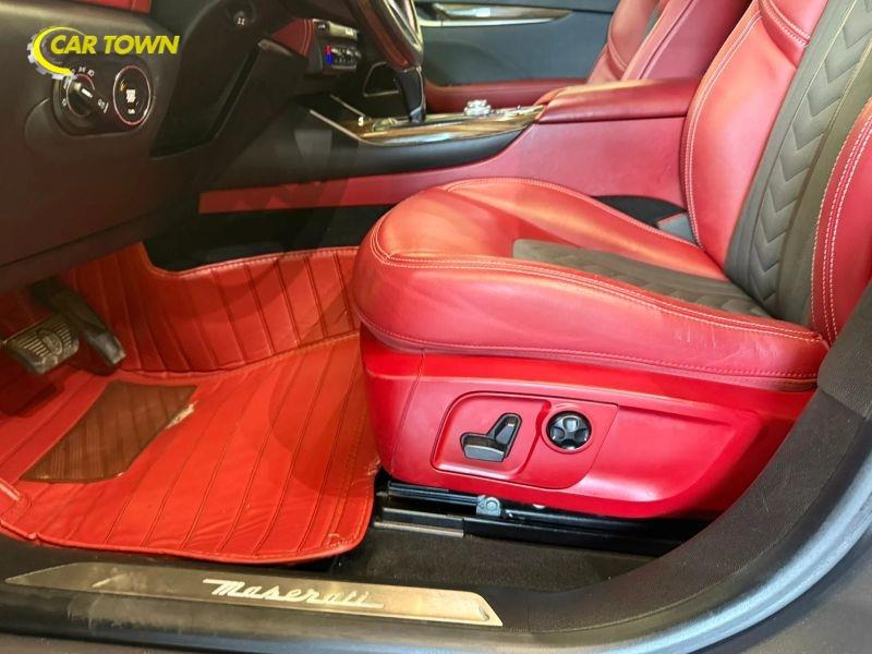 Vehicle photo 18