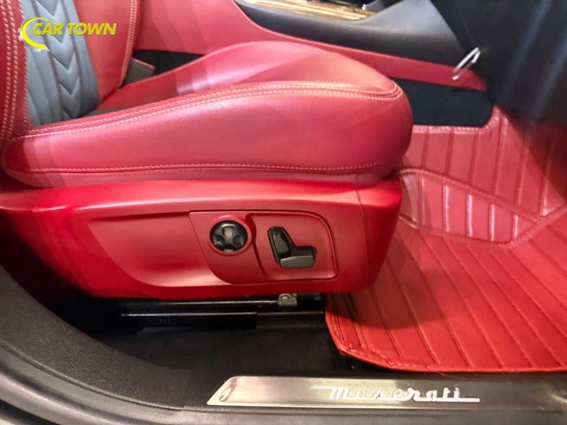 Vehicle photo 26