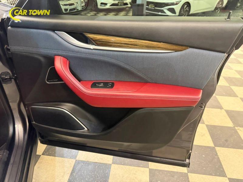 Vehicle photo 27