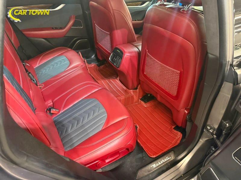 Vehicle photo 28