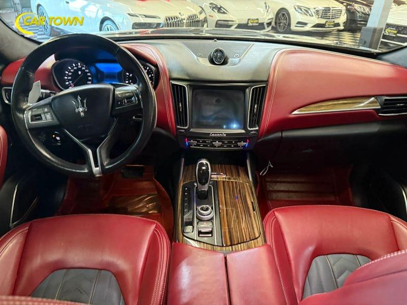 Vehicle photo 30