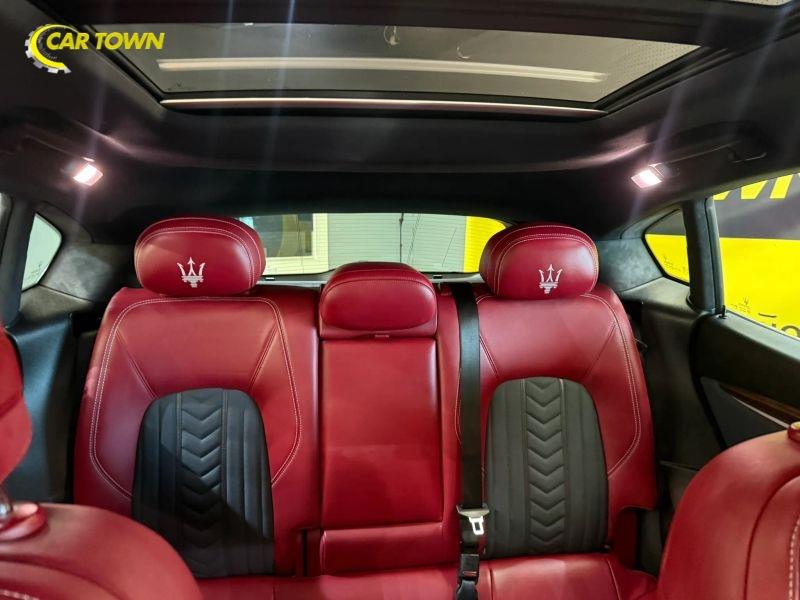 Vehicle photo 31