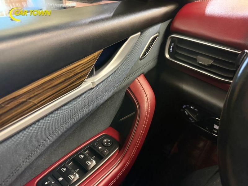 Vehicle photo 41